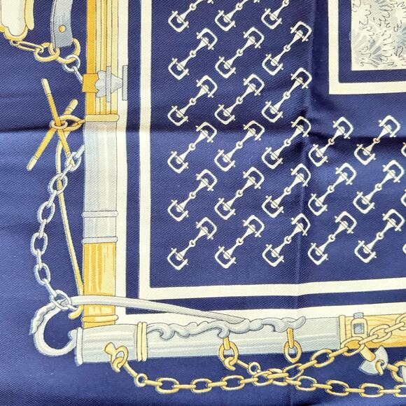 Gini Renoir silky scarf square navy blue gold buckles chain classic vintage - Picture 6 of 9